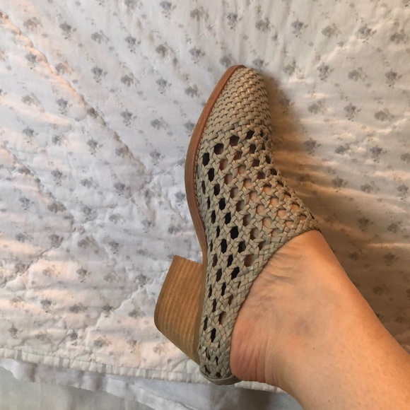 Jeffrey Campbell woven leather mule type slides - Picture 2 of 8